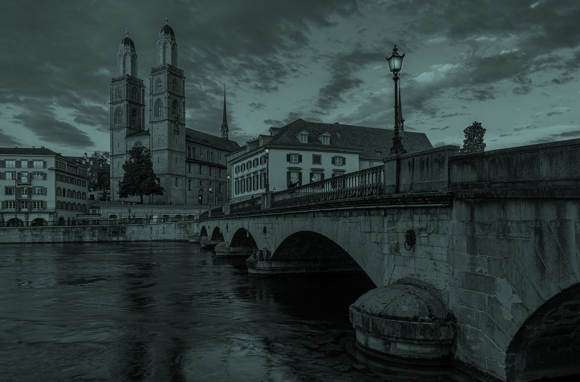 zurich-ge2760840f_1920_vertMult